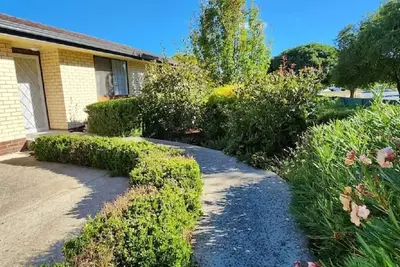 Image de Entire Unit Fully Furnished and Private