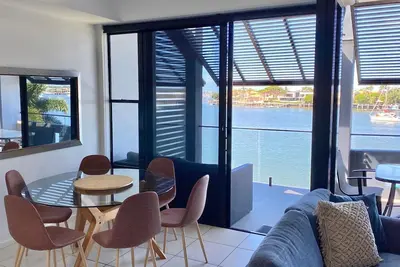 Image de Beautiful waterfront 3 bedroom apartment, 28 nights + only
