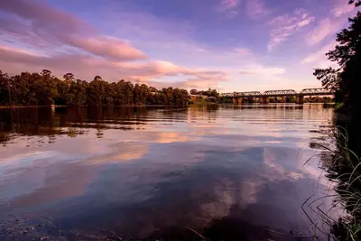 Image de Waterfront home