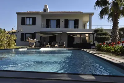 Image de Villa Sanary sur Mer- Grande piscine- Climatisée-Mer à 3 min-Ambiance tropicale.