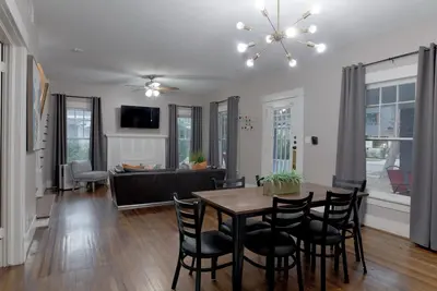 Image de Your Old Montrose Mansion! Sleeps 12/6br/3. 5ba/2pa