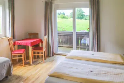 Image de Dreibettzimmer mit Balkon und Seeblick - Pension Strauß
