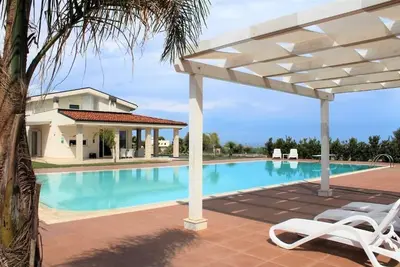 Image de Exclusive use Villa with pool