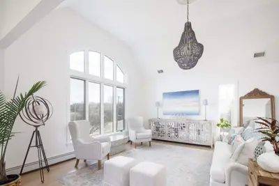 Image de Luxurious beach house on the Long Island sound