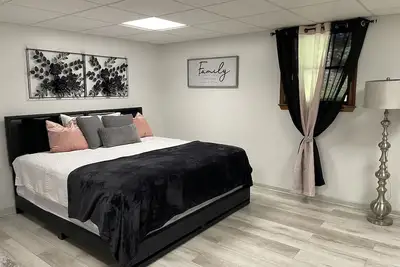 Image de Serene private basement apartment. No common areas