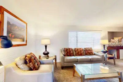 Image de Downtown Cozy Home Base - Purple Sage 4