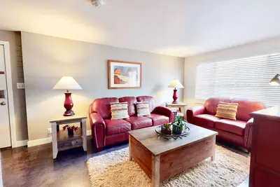 Image de Downtown Cozy Home Base - Purple Sage 5