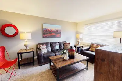 Image de Downtown Cozy Home Base - Purple Sage 7