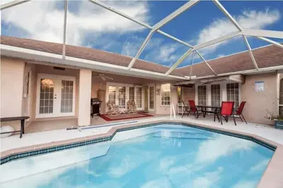 Image de Beautifully Furnished * Lakefront * Pool Home -  Minutes from Manasota Key Beach