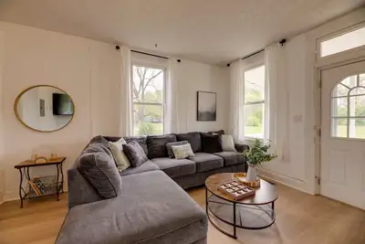 Image de Modern Family Home in Mason w/ Backyard + Fire Pit