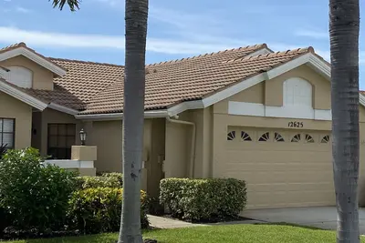 Image de Serene, Freshly Updated Villa On The Golf Lake