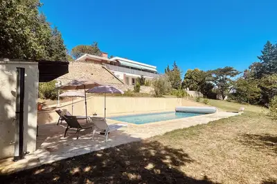 Image de Maison architecte située sur les hauteurs d'un charmant village médiéval du Lot.
