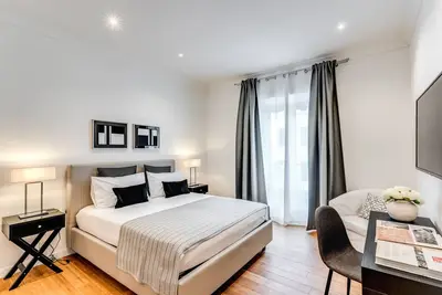 Charming Comfy Flat by the Vatican Cir: 058091 - Alt - 08994