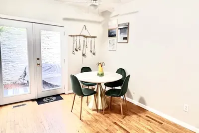 Image de Best Gem in the City! Walk to all attractions! Close to hospitals & restaurants!