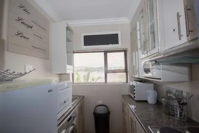 Image de Serendipity Unit 1 | 300m to beach | Pool + WiFi
