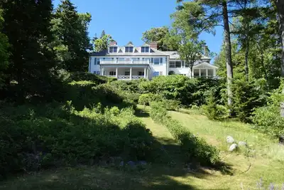 Image de July week available! Stunning Northeast Hrbr Cottage with beach, close to town.