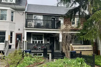 Image de Beautiful House With Garden in a Quiet, Central Neighborhood