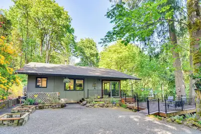 Image de Riverfront Woodland Cabin: Wooded & Forested Views