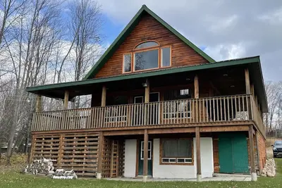 Image de Spacious 3 Bedroom Waterfront Cottage on Lake Nosbonsing in Bonfield