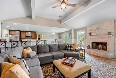 Image de Peaceful, family friendly home close to water activities, shopping, and more!