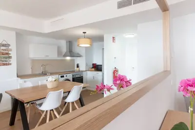 Image de Global Properties: 2-bedroom apartment with terrace and sea views