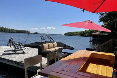 Image de Four Season Lake Joe Family Cottage