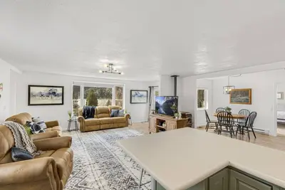 Image de Comfy Quiet Family Lake House