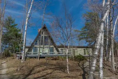 Image de Classic A-frame Cottage on Big Glen Lake