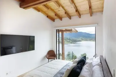 Image de Spectacular House With Jacuzzi In The Sisga