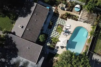 Image de Mid Century Spacious House 4br/Heated pool