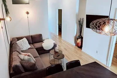 Image de Big Stylish 5 Br - Sleeps 15 - Parking Avail