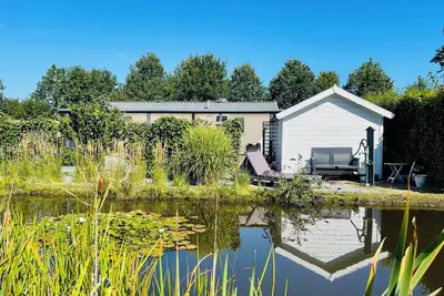 4p chalet met eigen tuin op een mooie gezinscamping.