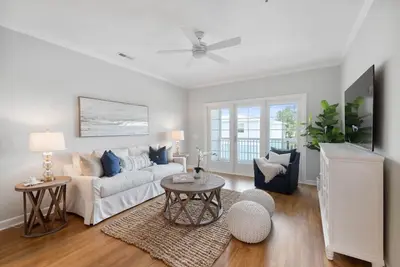 Image de Charleston’s Folly! King Suite - Walk to Center St