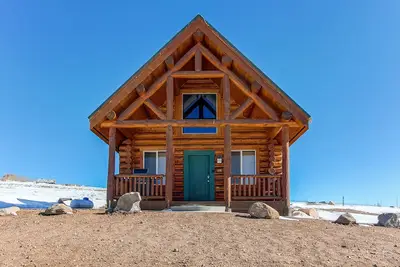 Image de Kenosha Log Cabin with Beautiful Mountain Views