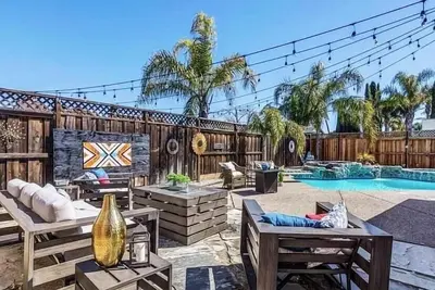 Image de 4br Pool Oasis | Hot Tub + Firepit