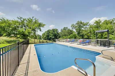 Image de Home w/ Private Pool - 15 miles to Ark Encounter!