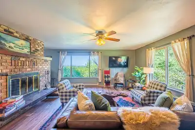 Image de Olympic Retreat:3 Br, detached cottage & hot tub close to Olympic National Park!