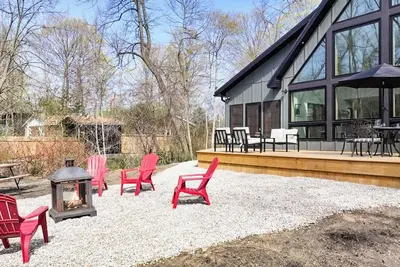 Image de Poplar Woods, Surrounded by nature!