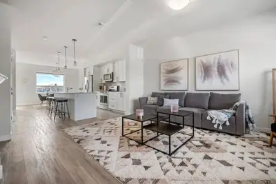 Image de Modern 3Bed~Close to Spruce Meadows and Mountains