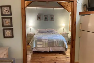 Gorgeous Cottage steps from the beach