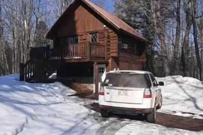 Image de Cozy Log Cabin, Private but Close to Town