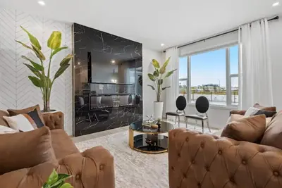 Image de Luxury~4Bed~ Ac~86\"Tv~BrandNew in Cranston~10% discount on Weekly& Monthly stays