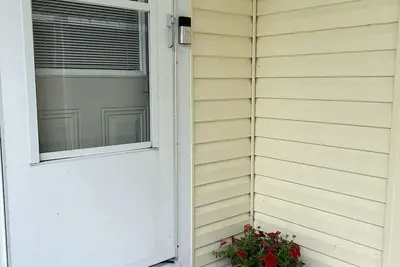 Hidden Gem Close To Lake!