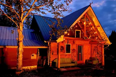 Image de Experience True Solitude in this Gorgeous Wilderness Log Cabin