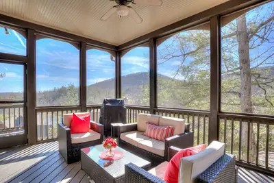 Image de Camp Paws - Beautiful mountain views in Big Canoe