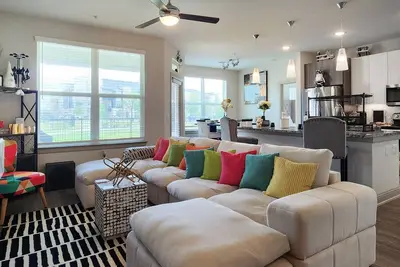 Image de 20 minutes from Downtown Houston, Hobby airport, George Bush airport