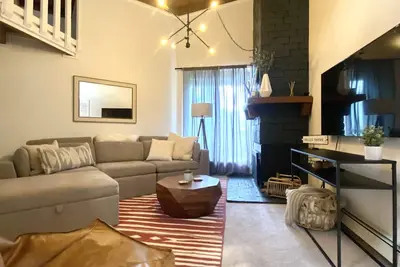 Image de Modern Mtn Condo- Ski/hike/beach within minutes! ! !