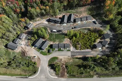 Image de Explore Munising Studio Suite 101 - Brand New!