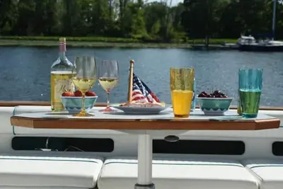 Image de Beautiful Yacht on Catskill Creek