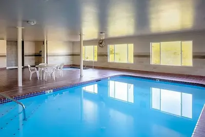 Image de Indulgent Family's Getaway at Spa & Wellness Center! Free Parking!